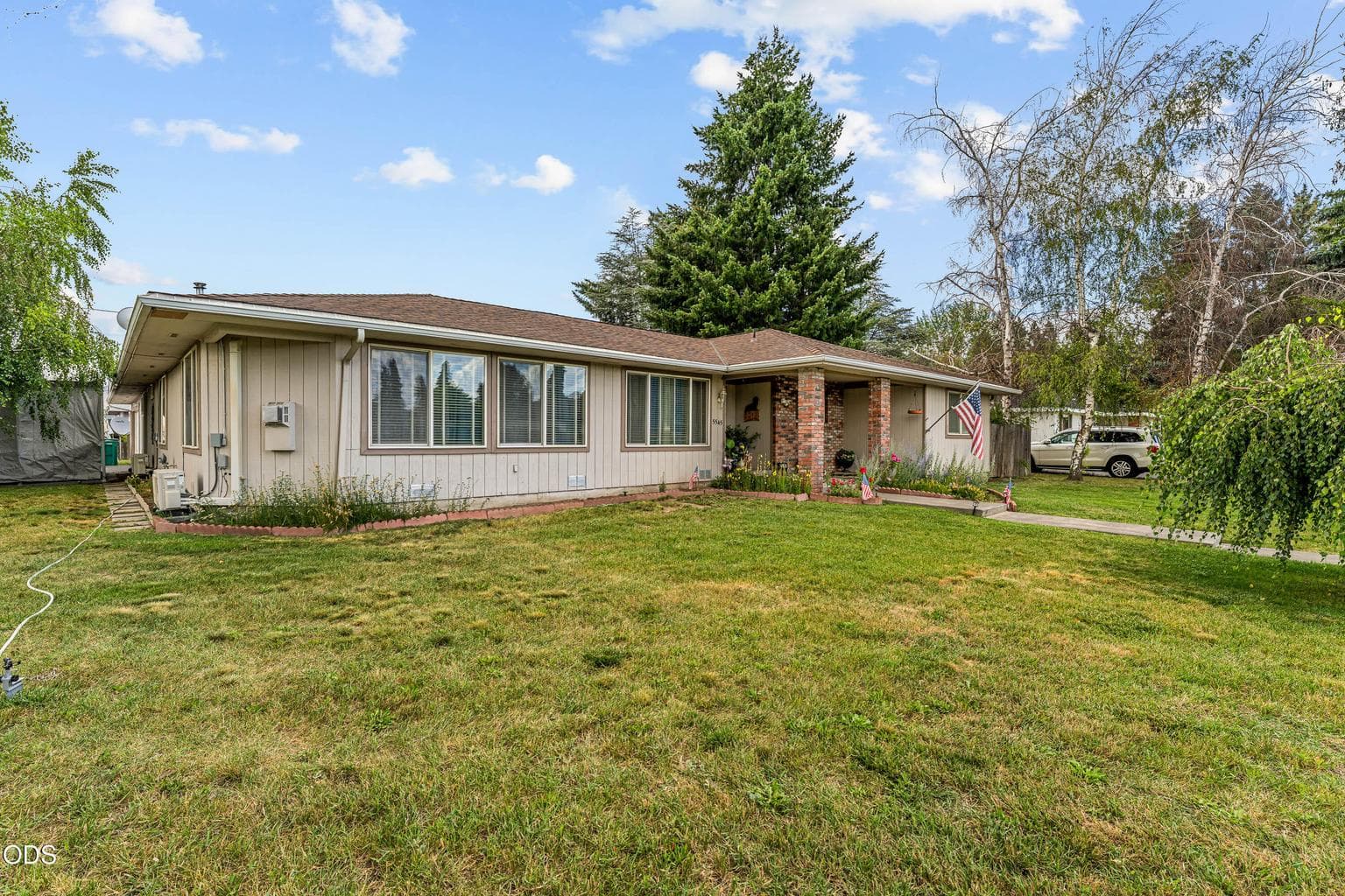 Photo of 5545 Sylvia Avenue 5 of 35