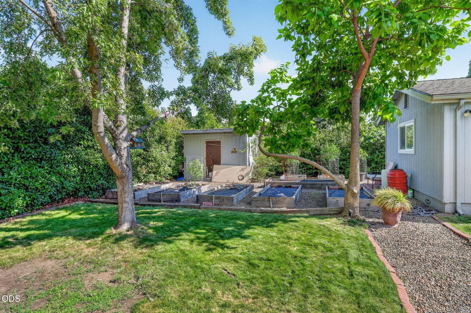 Photo of 2680 Elliott Avenue 4 of 36