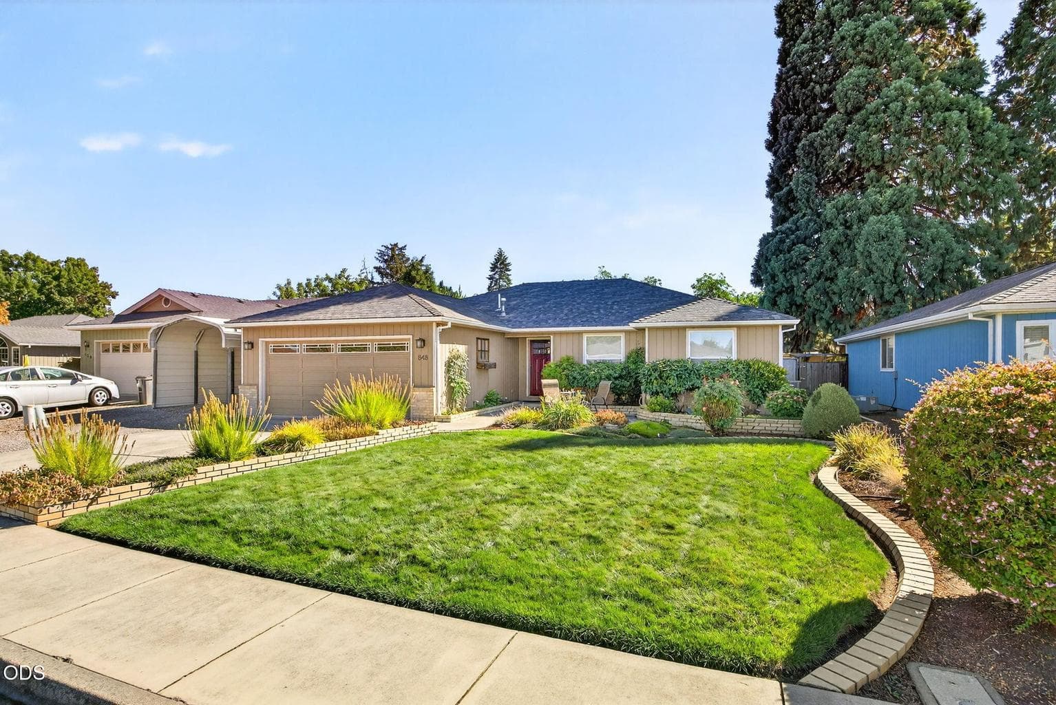 Photo of 848 Forest Glen Drive 2 of 43