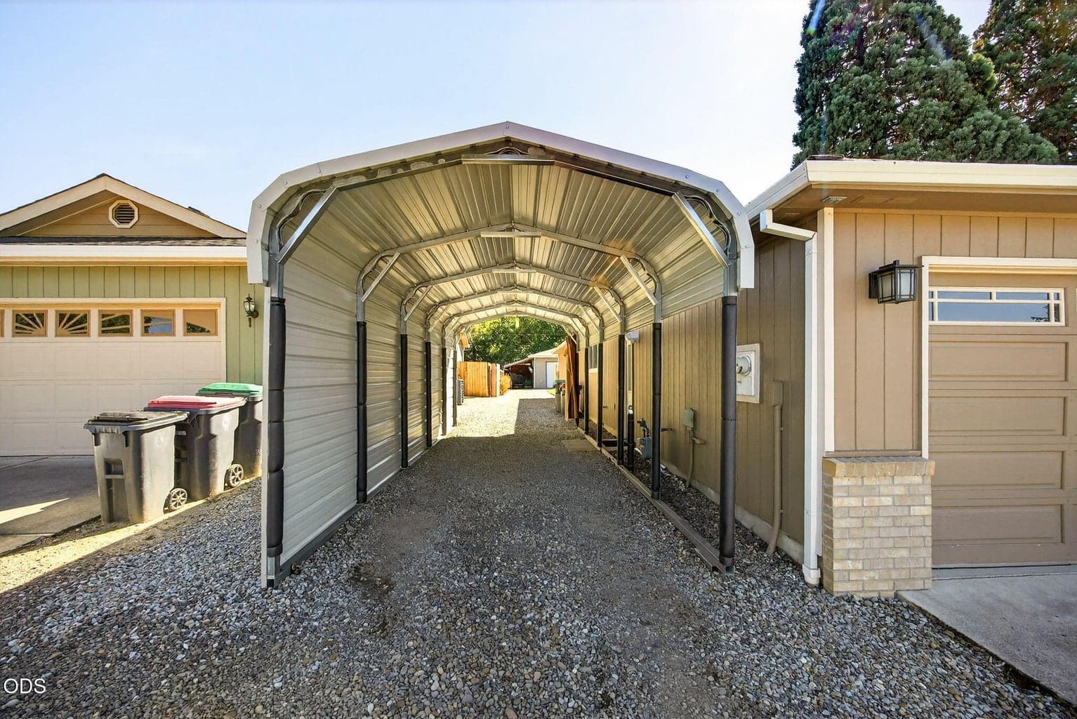 Photo of 848 Forest Glen Drive 3 of 43