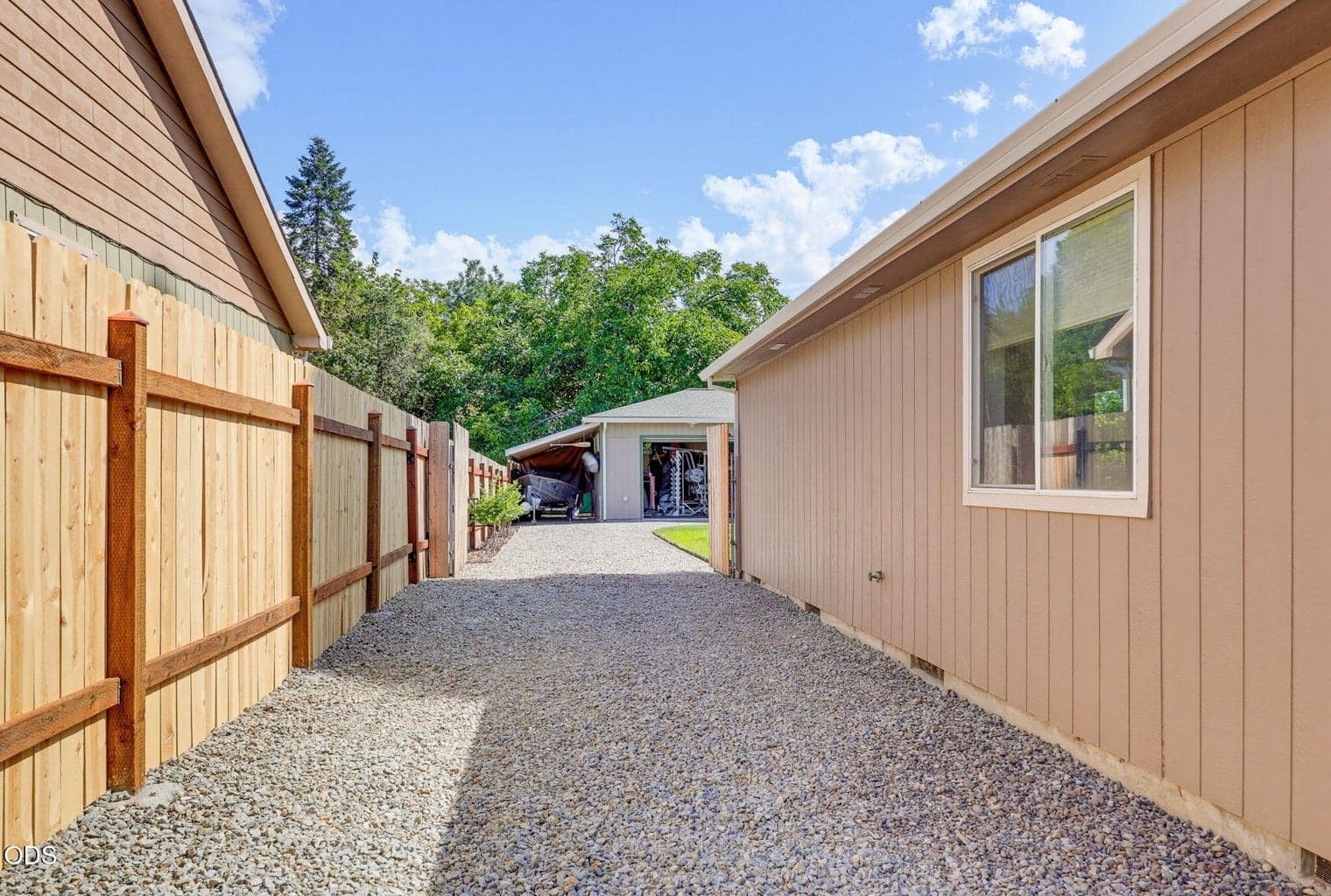 Photo of 848 Forest Glen Drive 4 of 43