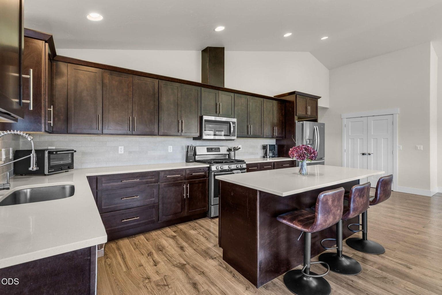 Photo of 680 NE Trestle Street 9 of 42