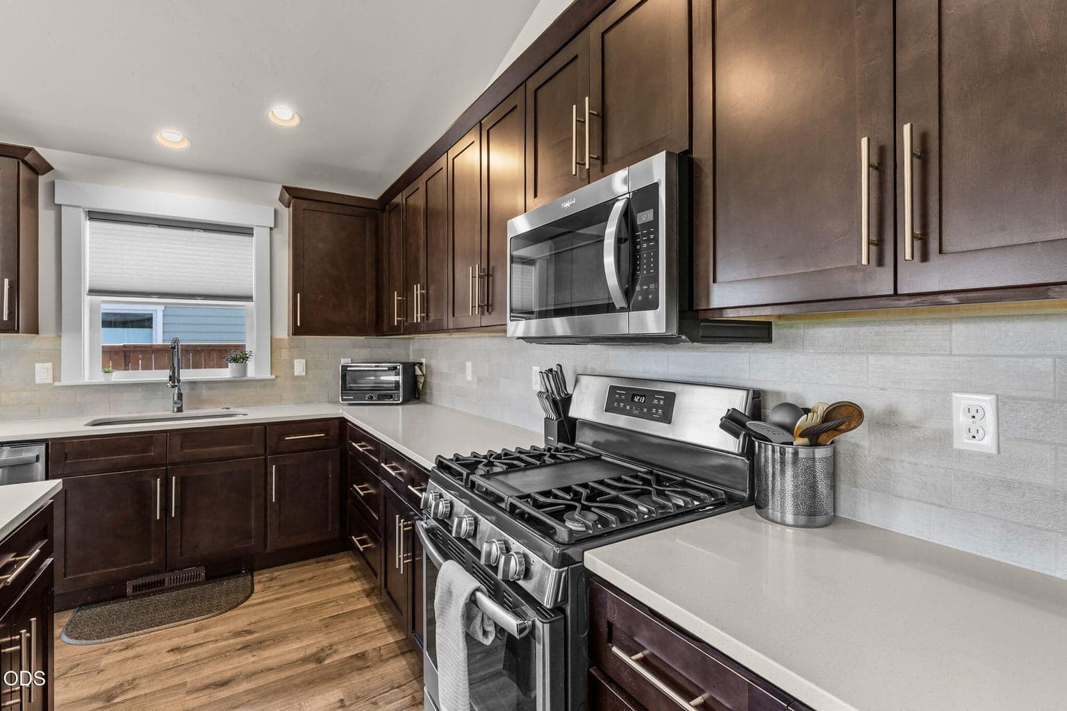 Photo of 680 NE Trestle Street 10 of 42