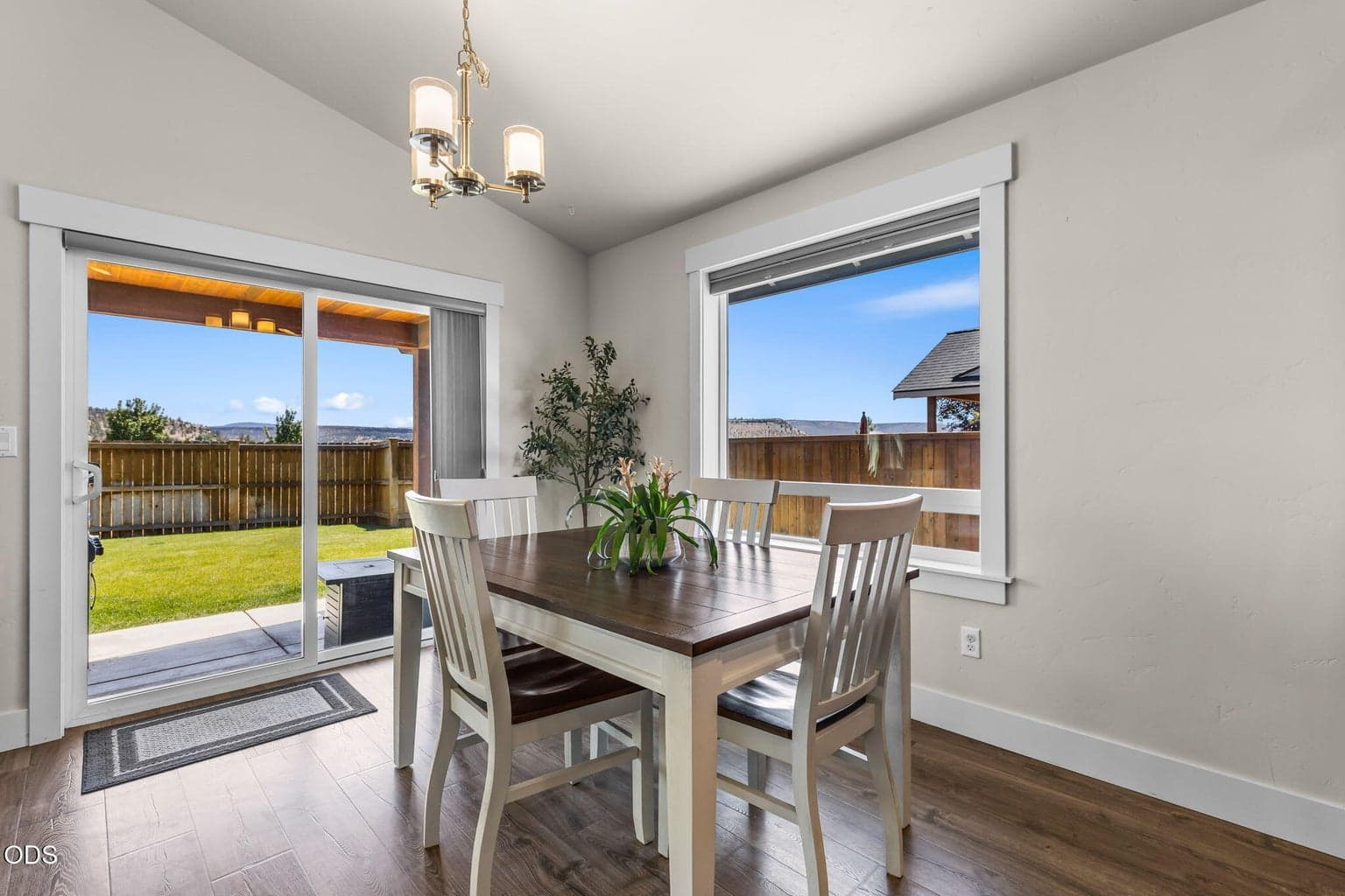 Photo of 680 NE Trestle Street 11 of 42