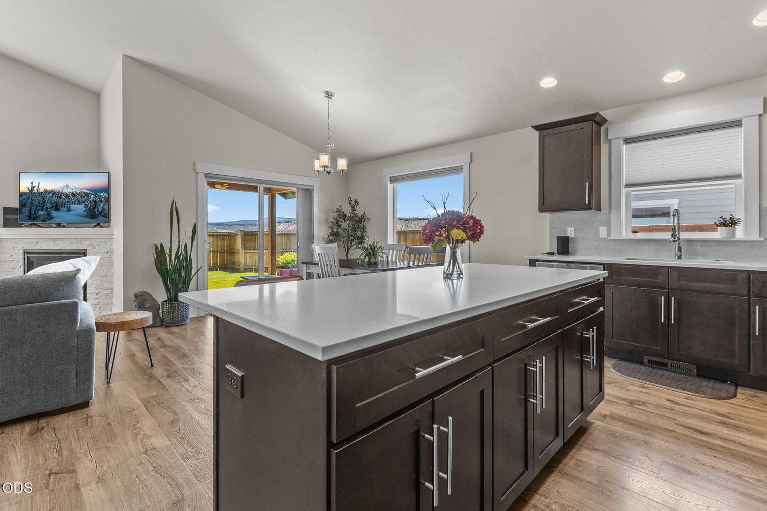 Photo of 680 NE Trestle Street 14 of 42