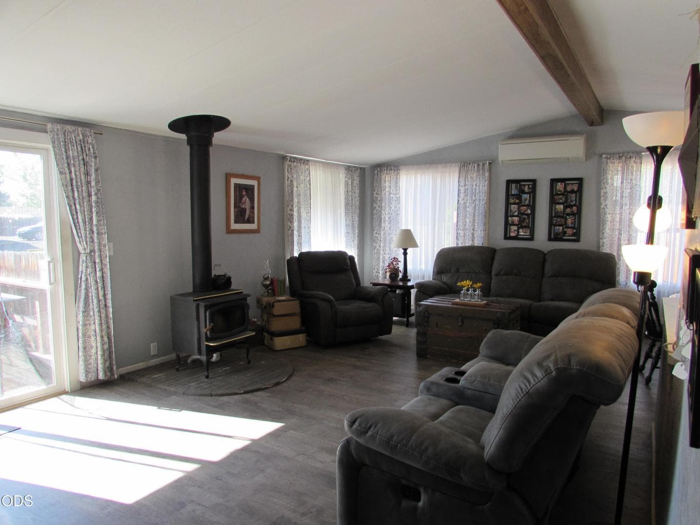 Photo of 2633 SW Obsidian Avenue 10 of 27