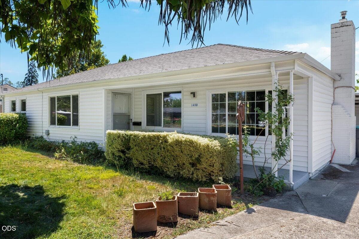 Photo of 1650 Grand Avenue 3 of 22