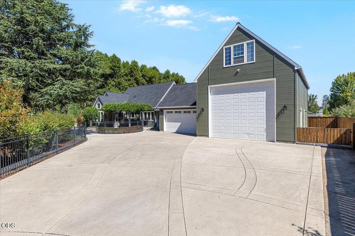 Photo of 345 Meadow Lark Way 2 of 42