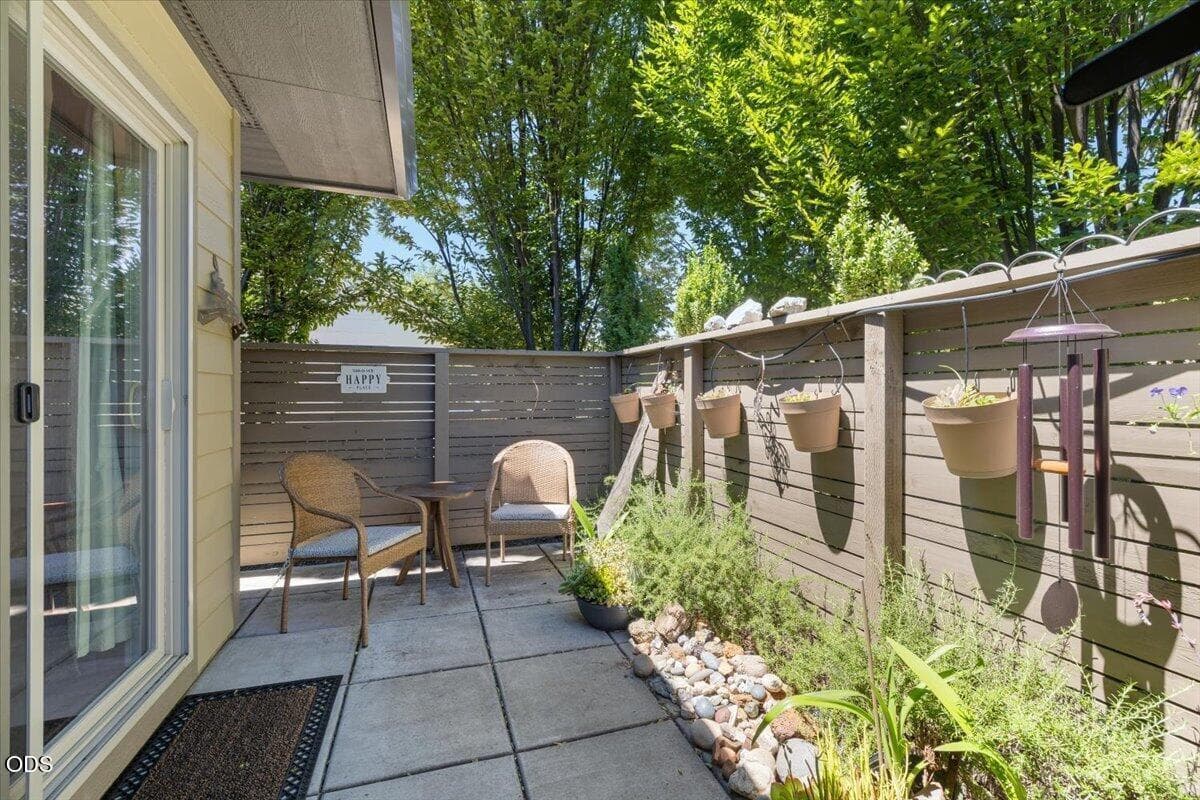 Photo of 39 Mountain Avenue 3 of 27