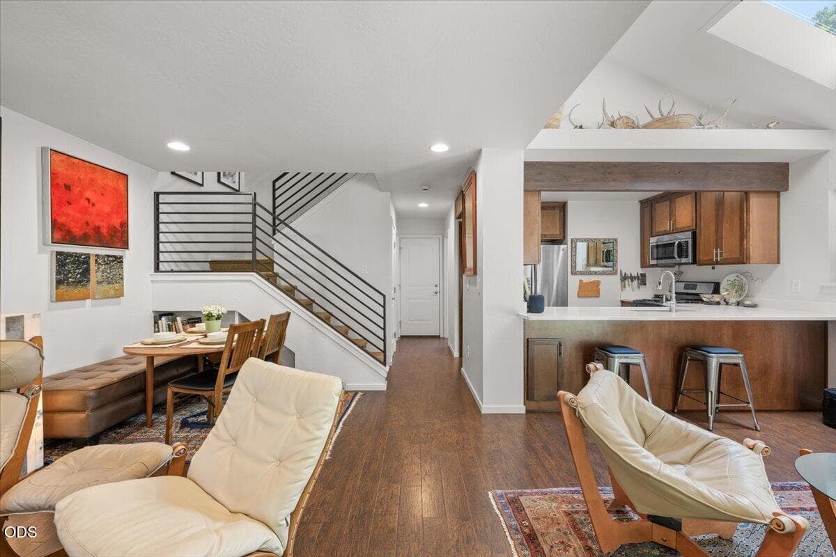 Photo of 39 Mountain Avenue 5 of 27