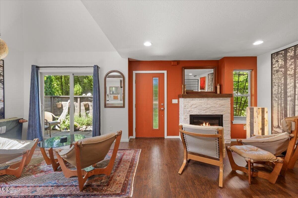 Photo of 39 Mountain Avenue 4 of 27