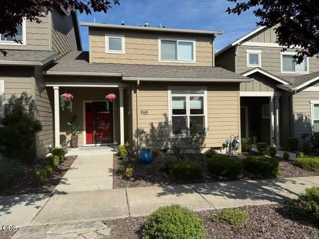 Photo of 965 Camelot Drive 1 of 1