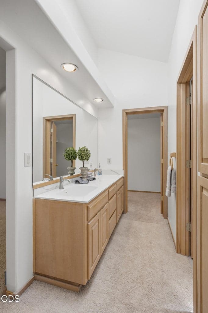 1st Primary Bath w/dual vanities, Walk -in closets (His/Her closets on either side of the bathroom)