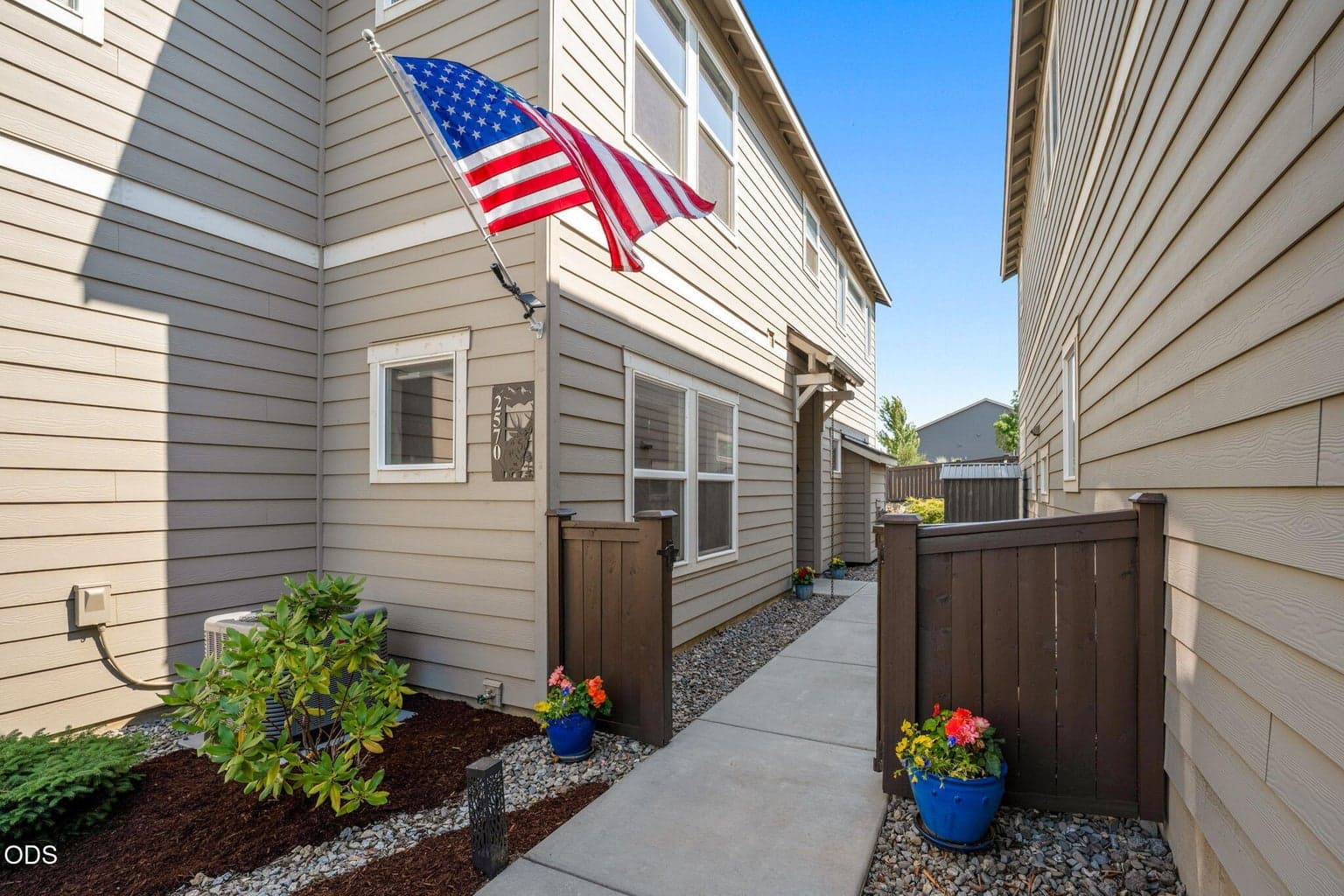Photo of 2570 Spruce Place 5 of 42