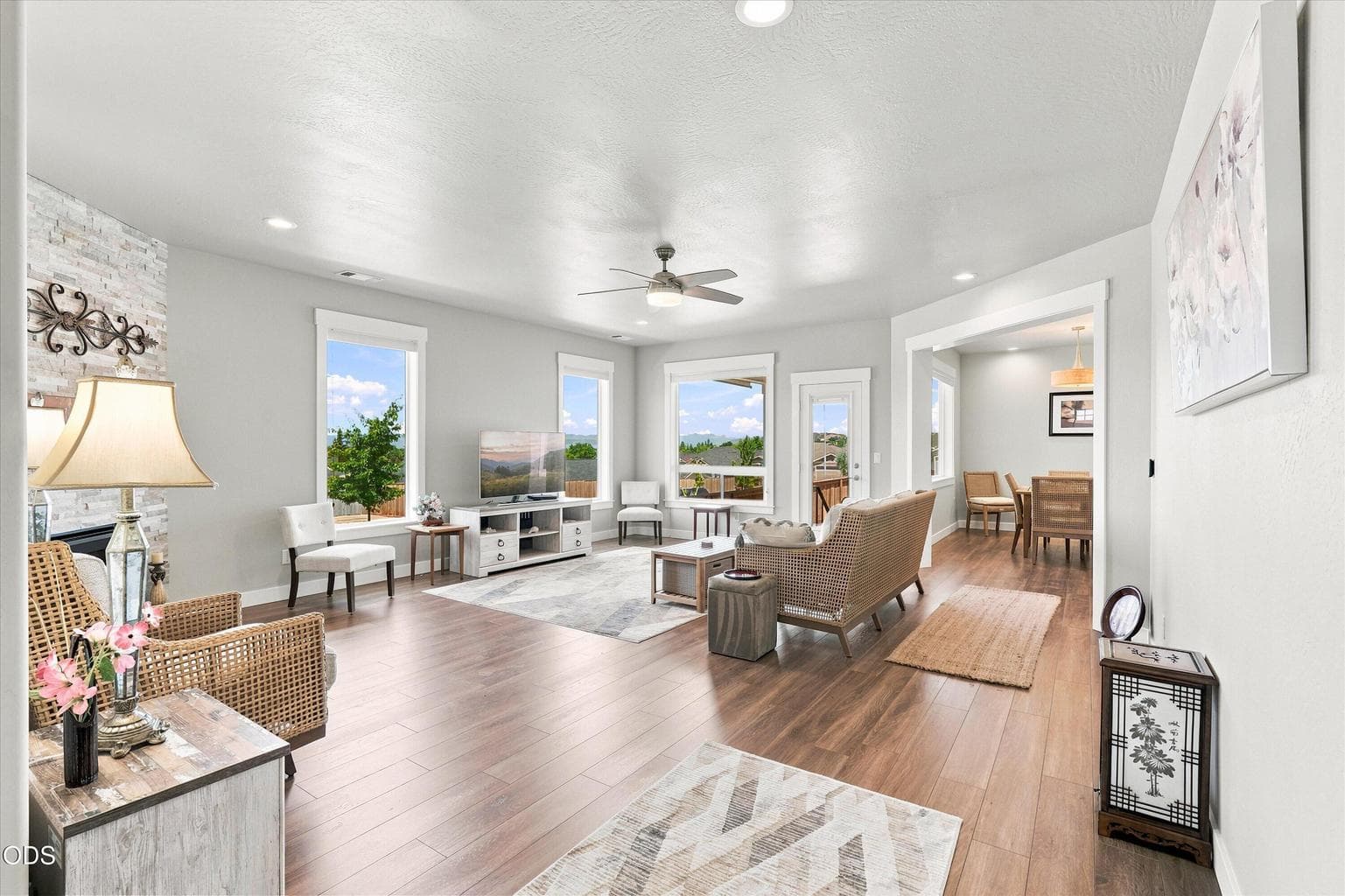 Photo of 3117 Delorraine Drive 5 of 33