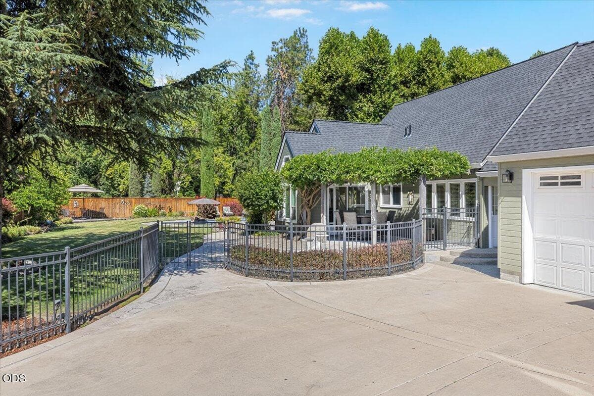 Photo of 345 Meadow Lark Way 4 of 42