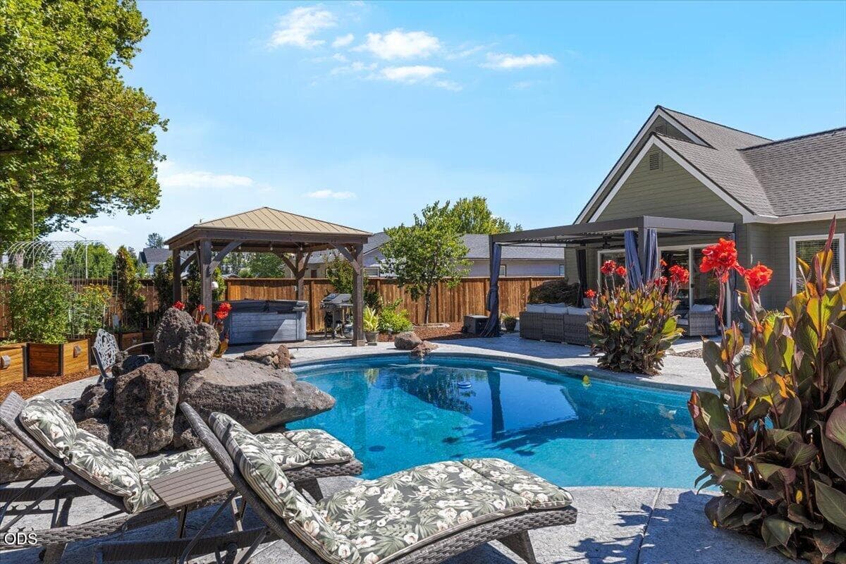Photo of 345 Meadow Lark Way 3 of 42