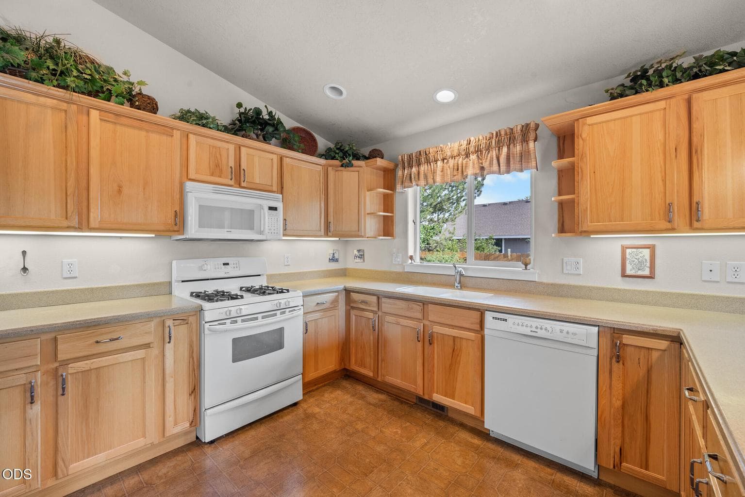 Photo of 2142 NW Nickernut Avenue 15 of 53