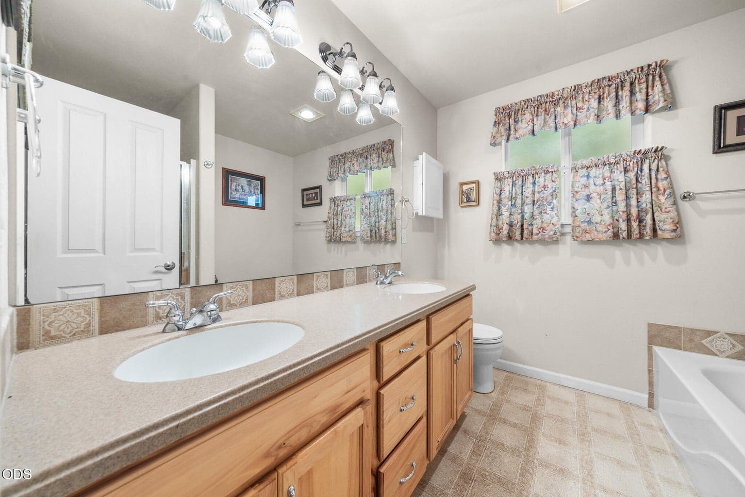 Photo of 2142 NW Nickernut Avenue 22 of 53