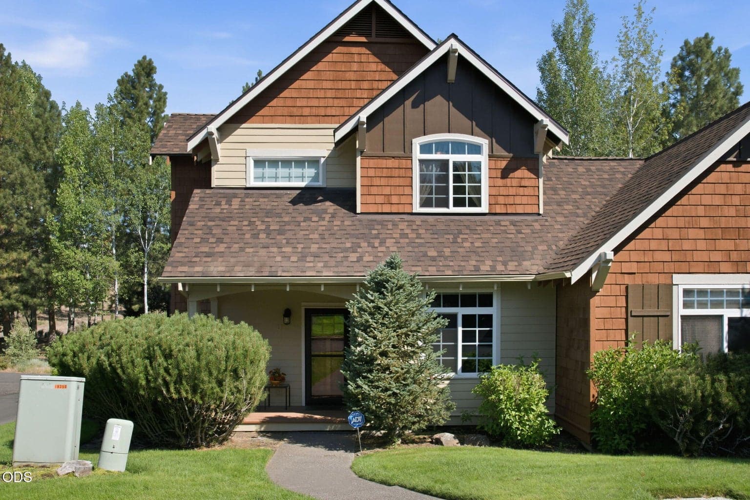 Photo of 19350 Laurelhurst Way 1 of 35