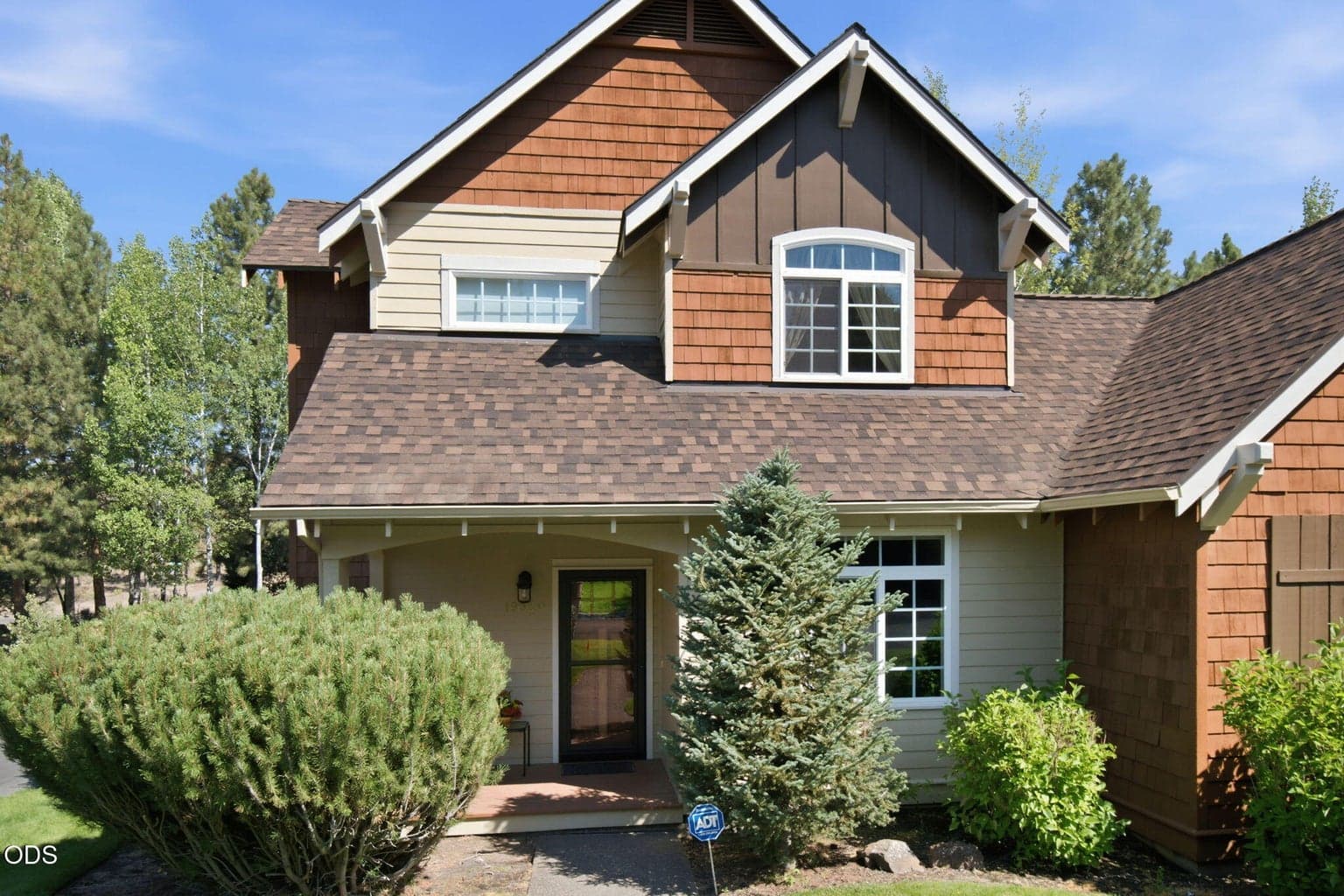 Photo of 19350 Laurelhurst Way 2 of 35