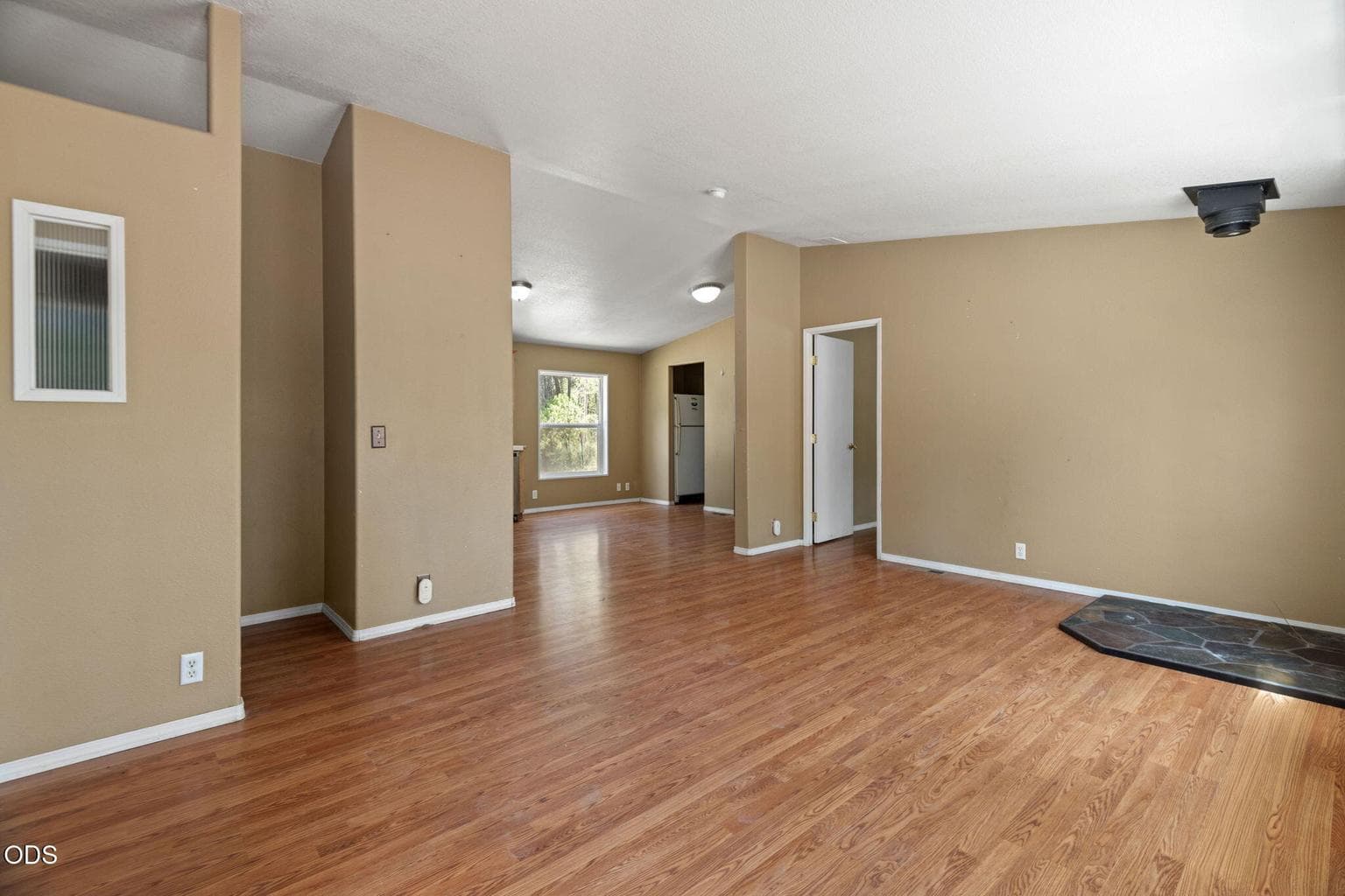 Photo of 148740 Ahern Drive 5 of 25