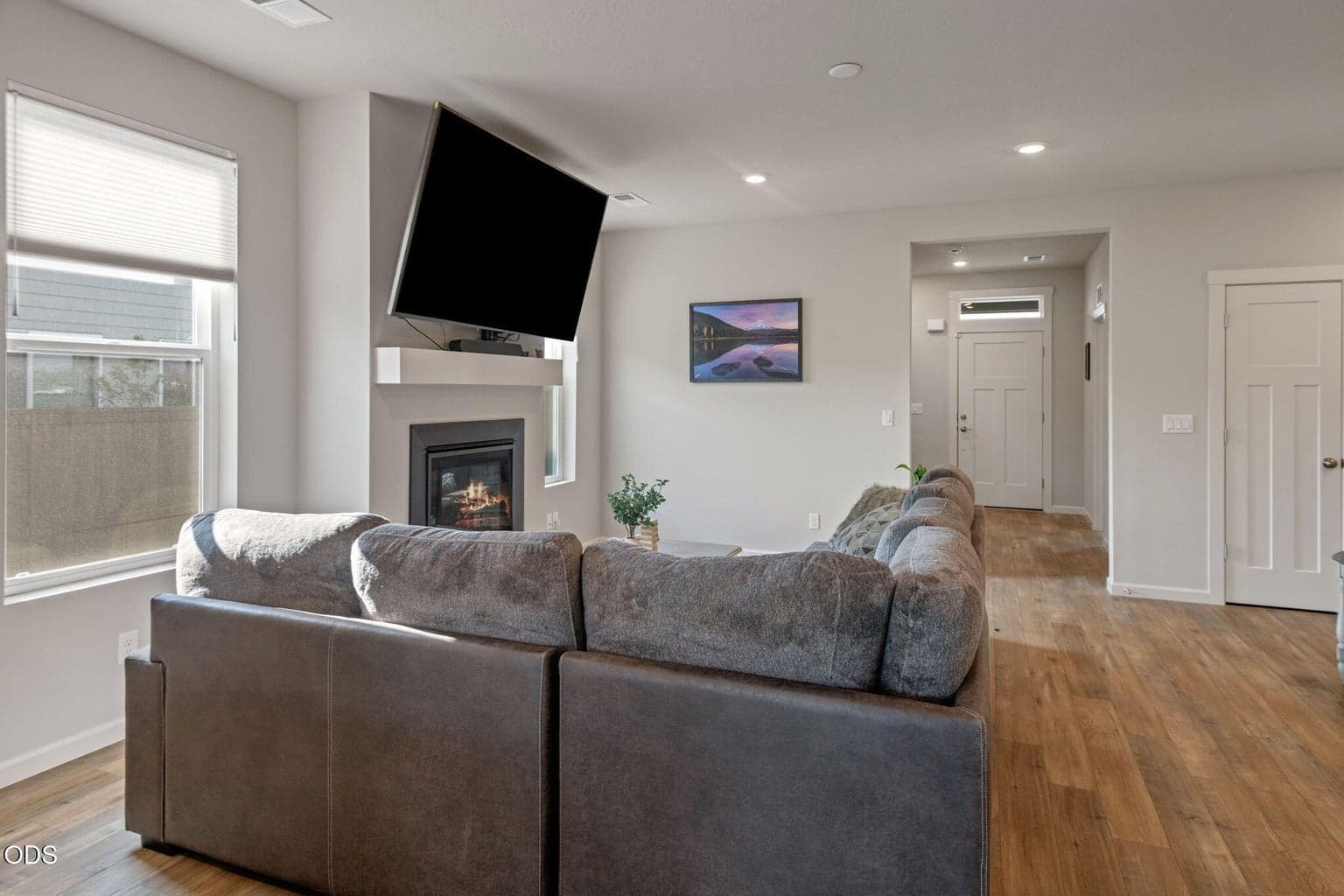 Photo of 4038 Quartz Avenue 2 of 30
