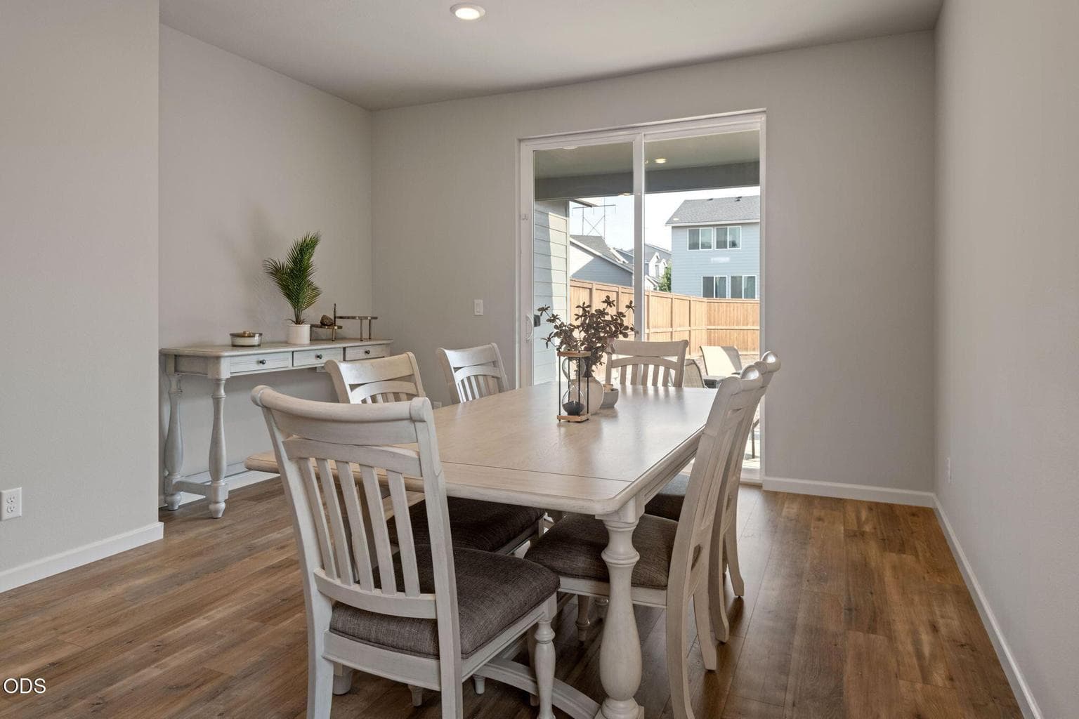 Photo of 4038 Quartz Avenue 4 of 30