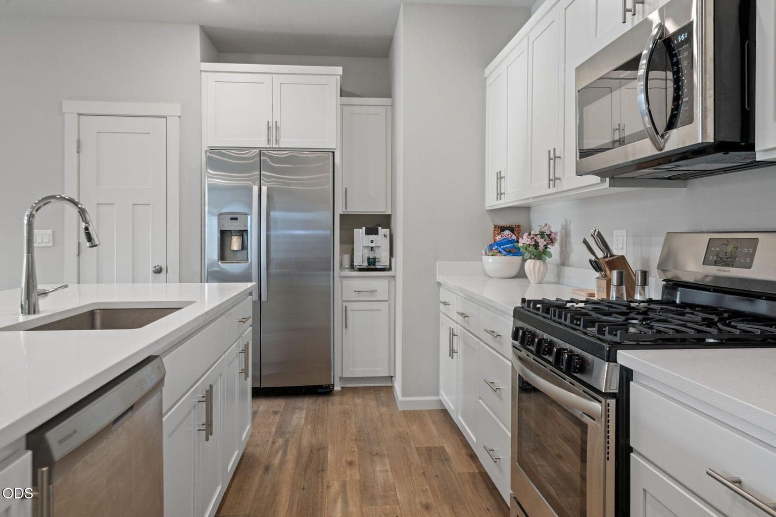 Photo of 4038 SW Quartz Avenue 7 of 30