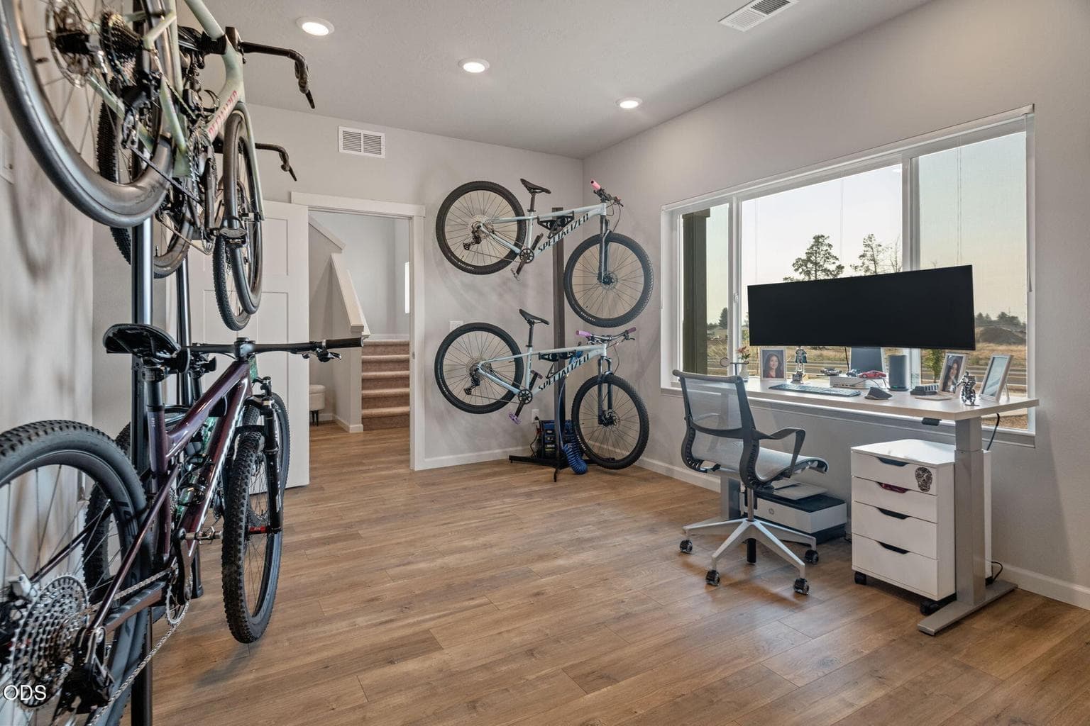 Photo of 4038 SW Quartz Avenue 9 of 30