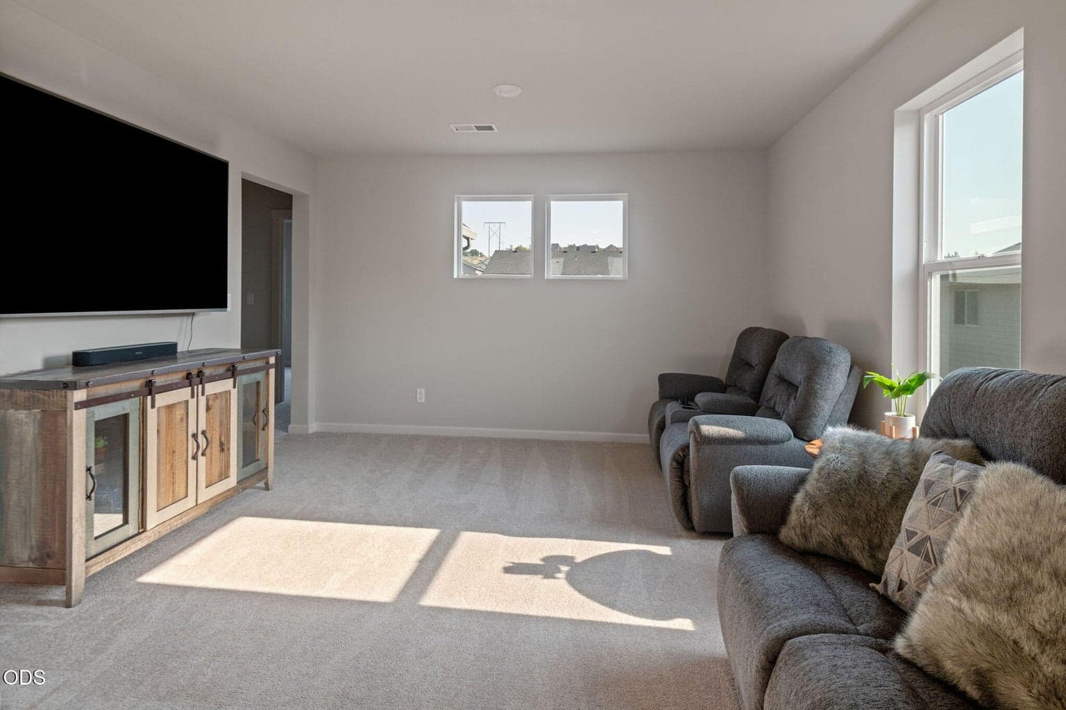 Photo of 4038 SW Quartz Avenue 16 of 30