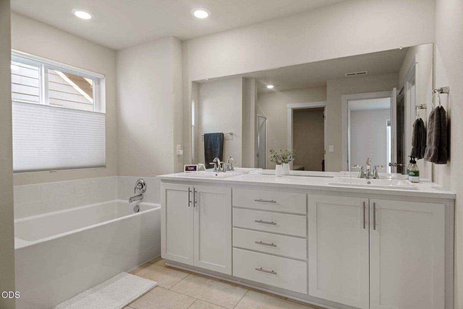 Photo of 4038 SW Quartz Avenue 19 of 30