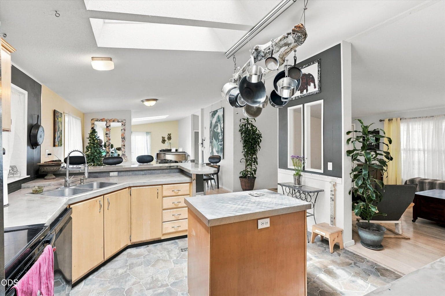 Photo of 321 Clay Street 5 of 29