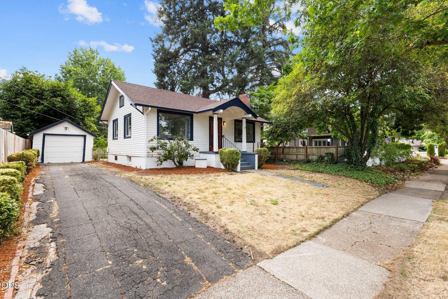 Photo of 251 Kingwood Avenue 2 of 26