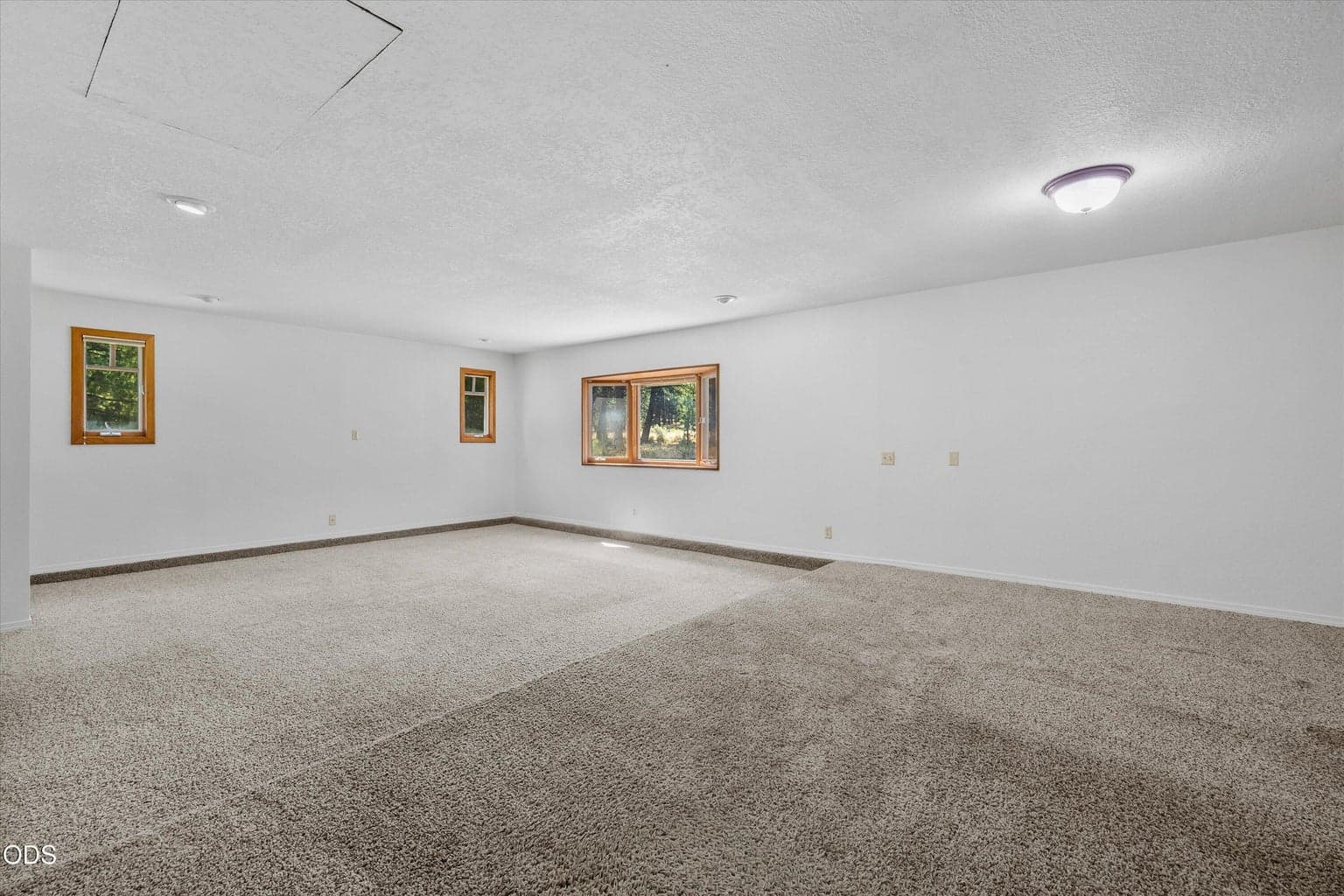Photo of 60325 Woodside Road 14 of 40