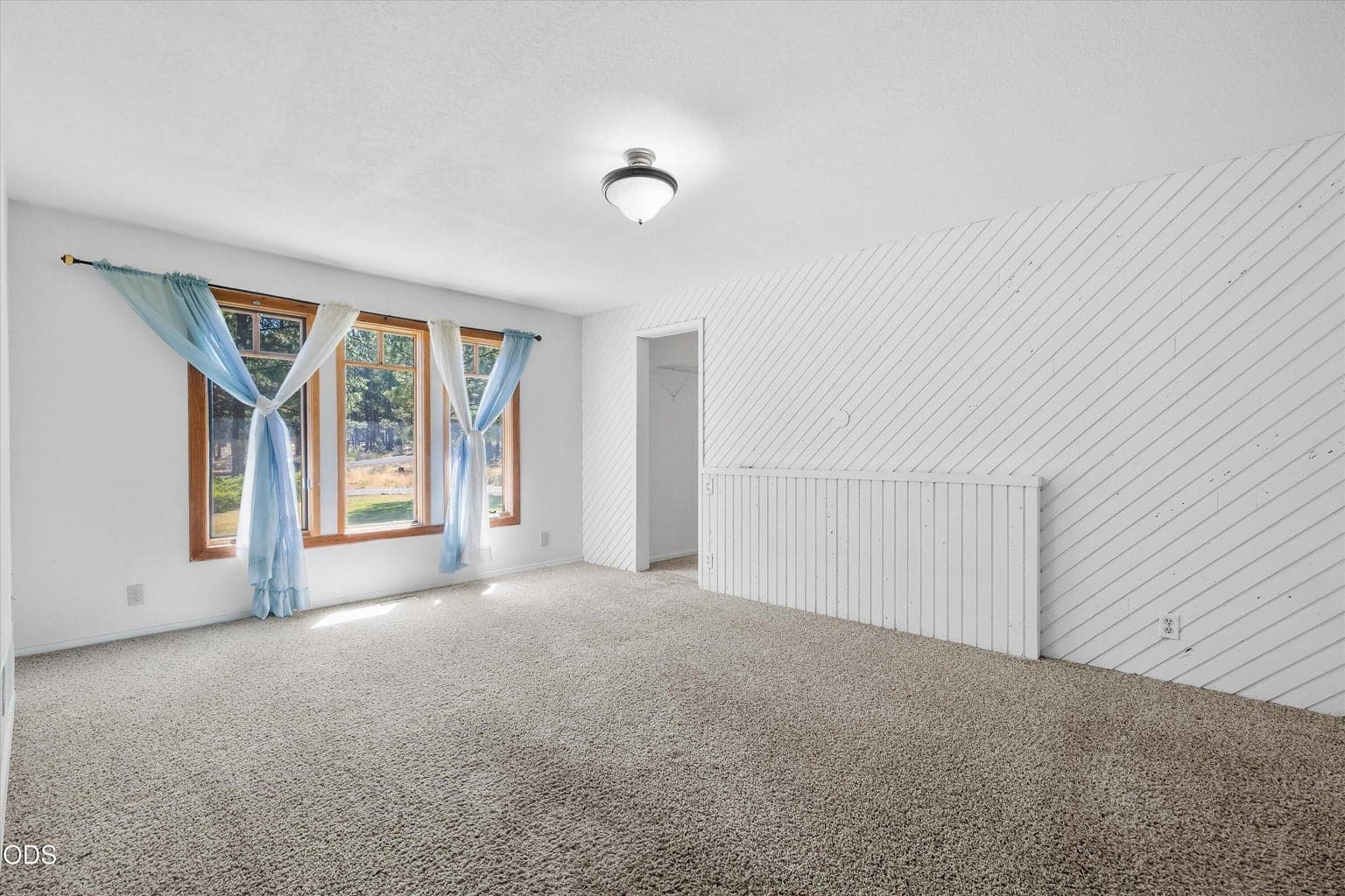 Photo of 60325 Woodside Road 16 of 40
