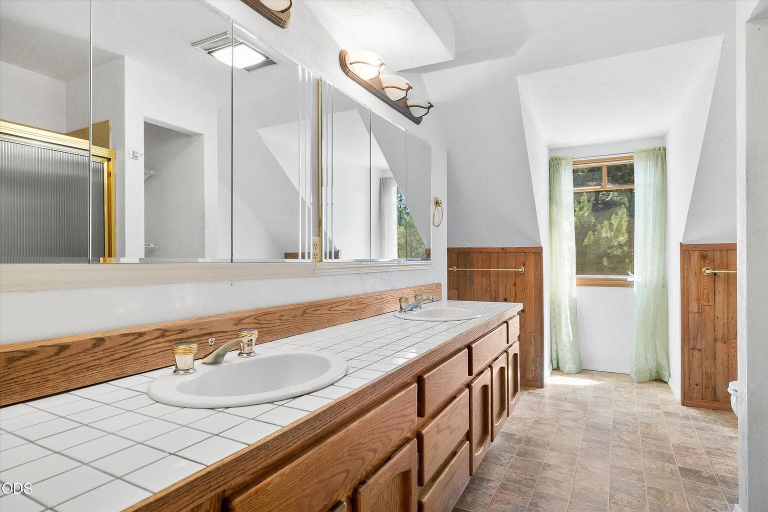 Photo of 60325 Woodside Road 23 of 40