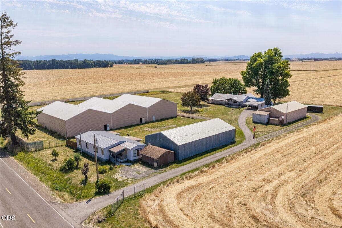 Photo of 34976 Kamph Drive 1 of 39