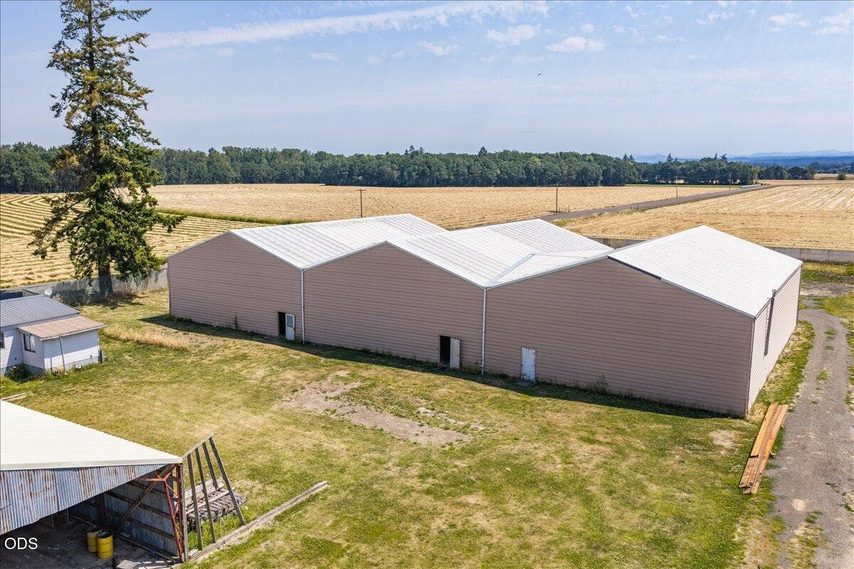 Photo of 34976 Kamph Drive 6 of 39