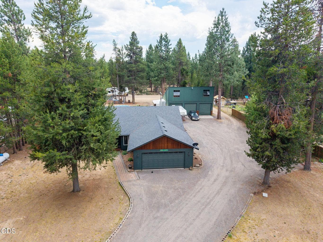 Photo of 15495 Federal Road 2 of 38