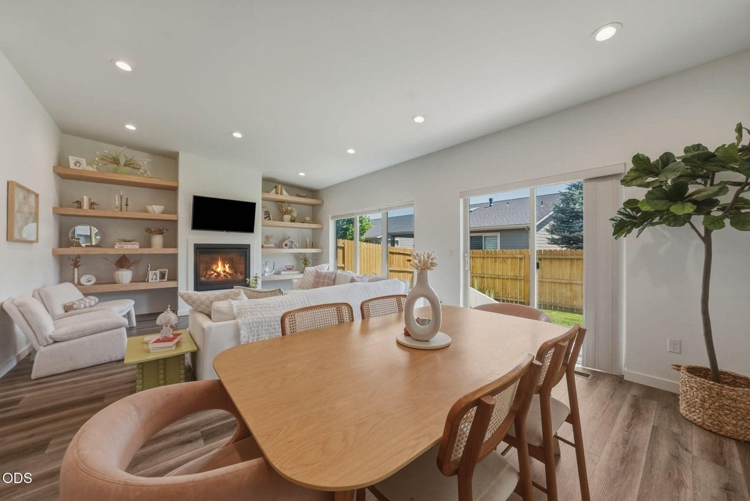 Photo of 3622 SW Badger Avenue 8 of 40