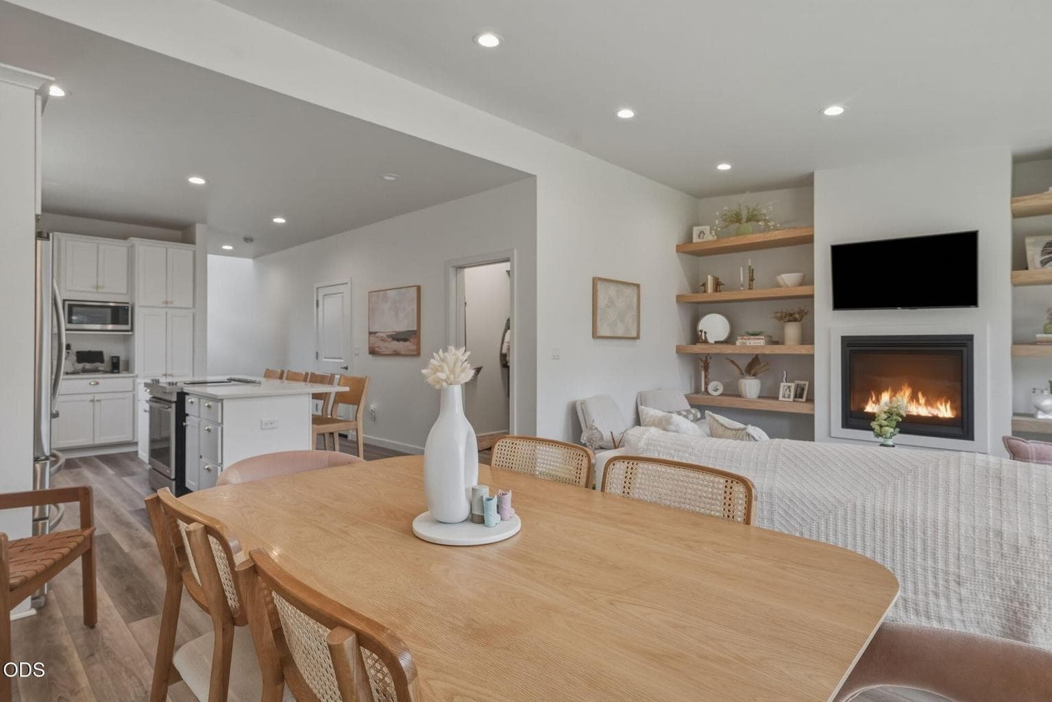 Photo of 3622 SW Badger Avenue 9 of 40