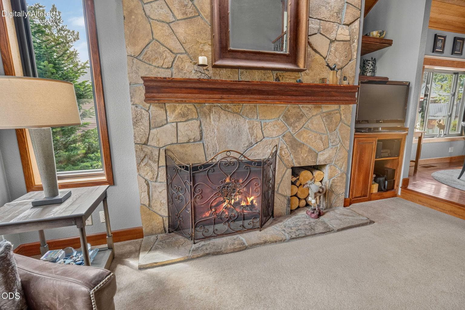 Locally quarried Ochoco stone, adds warmth and mountain character to the living space with a refined yet neutral palette.