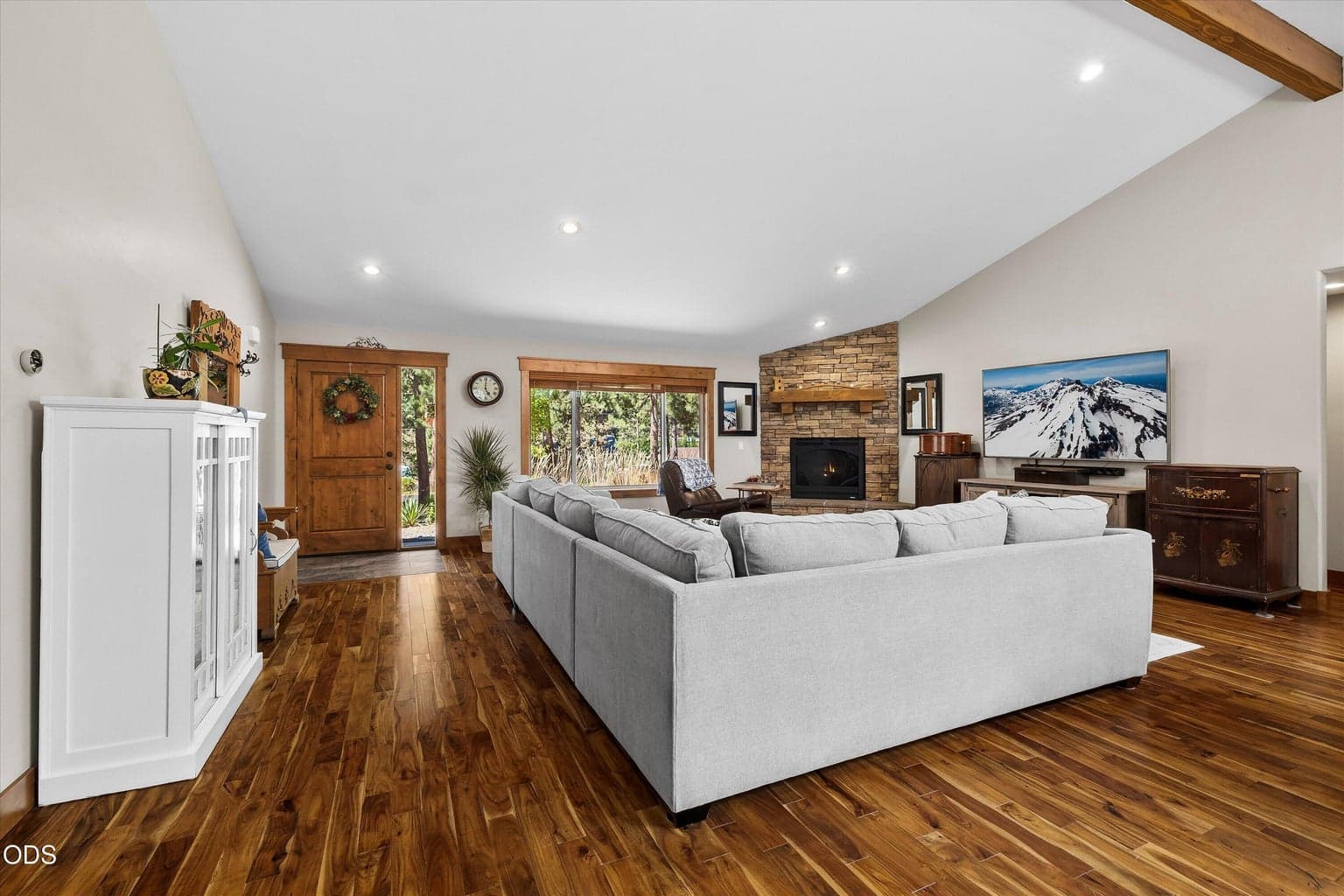 Photo of 60134 Turquoise Road 7 of 50