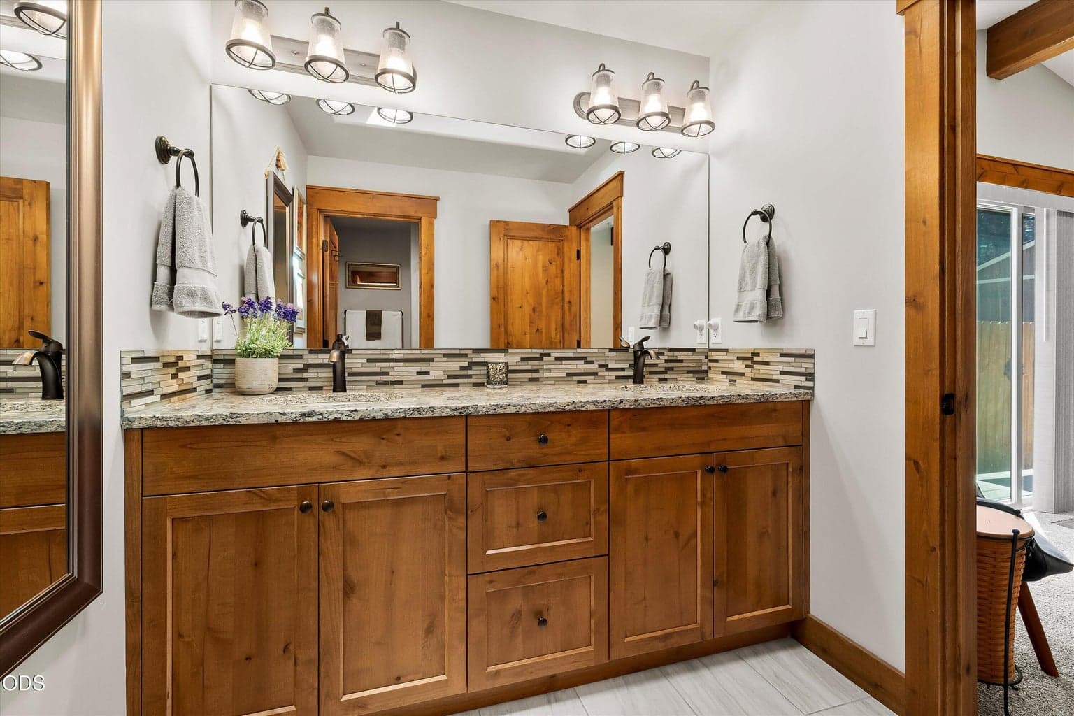 Photo of 60134 Turquoise Road 21 of 50