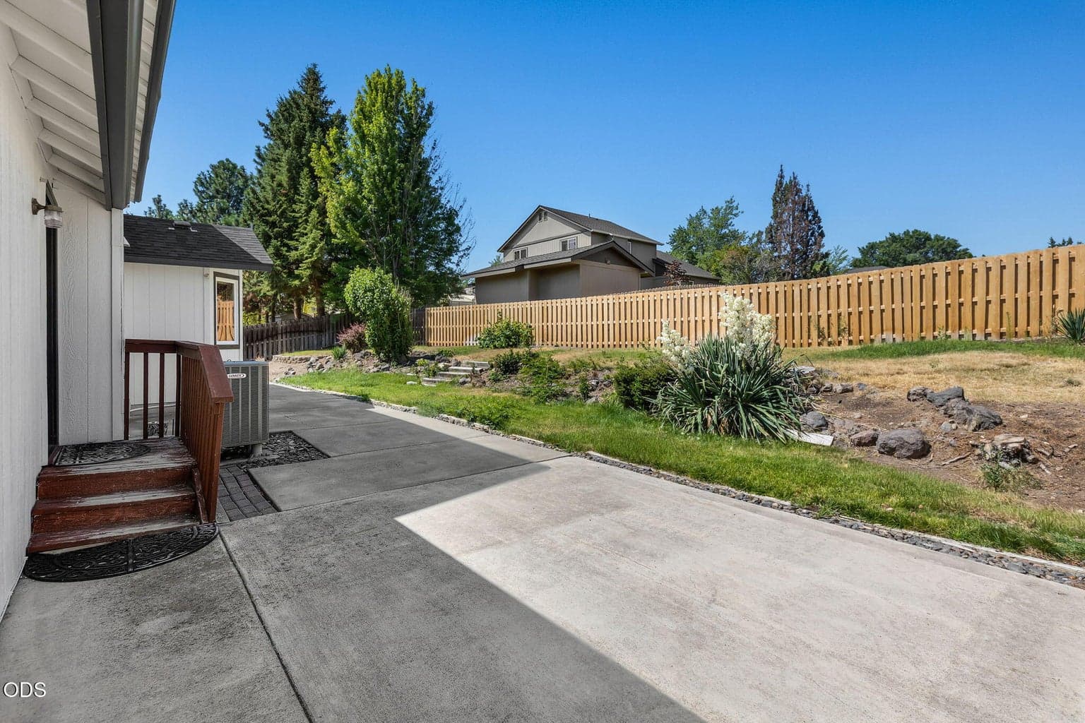 Photo of 3672 SW Volcano Avenue 6 of 38
