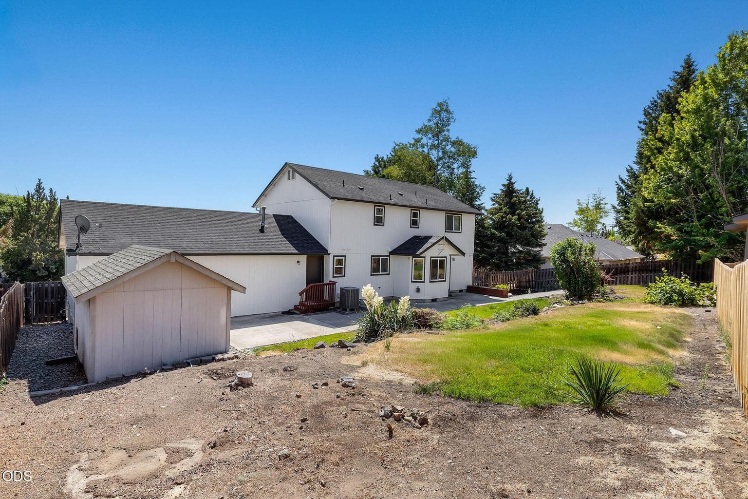 Photo of 3672 SW Volcano Avenue 7 of 38