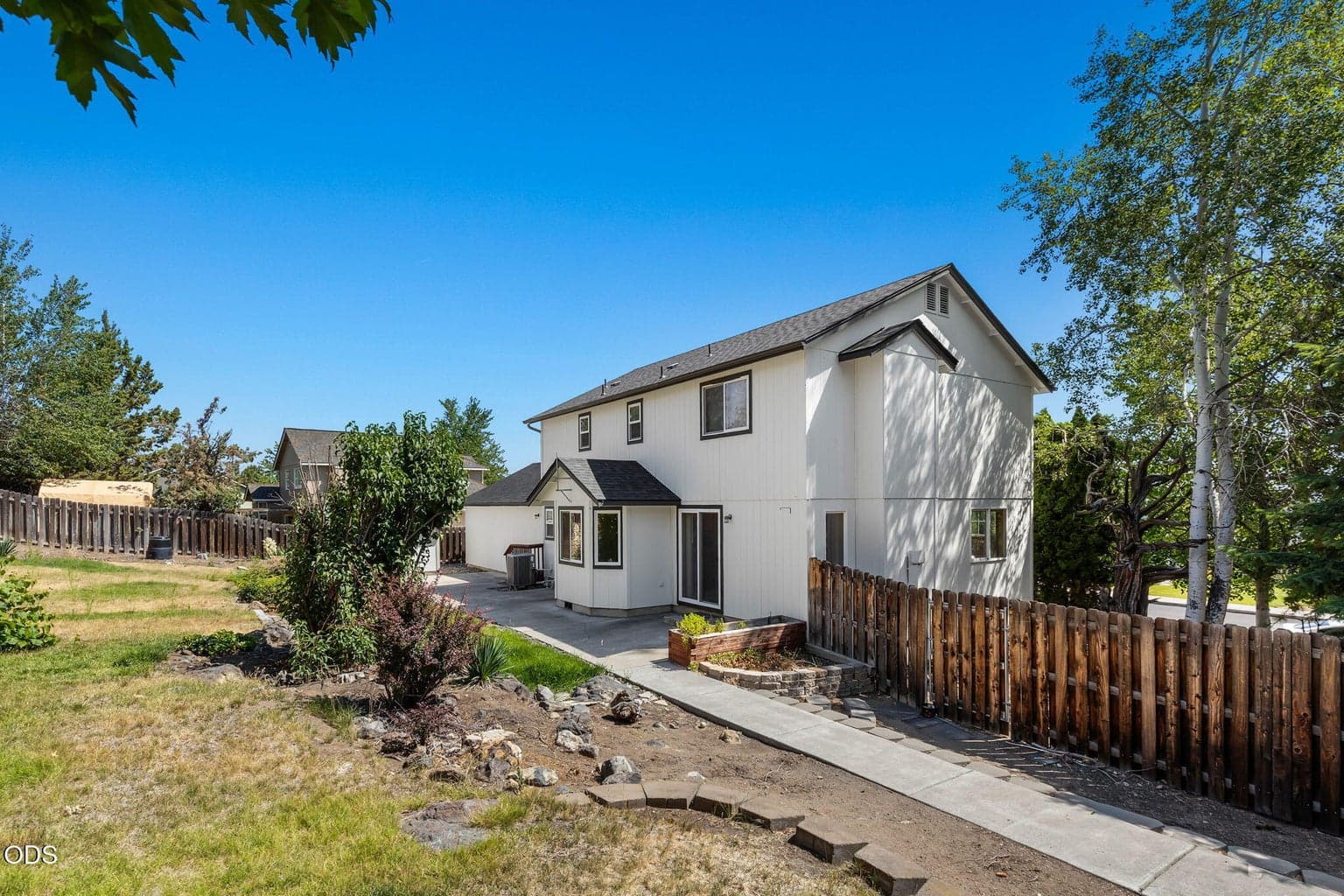 Photo of 3672 SW Volcano Avenue 8 of 38