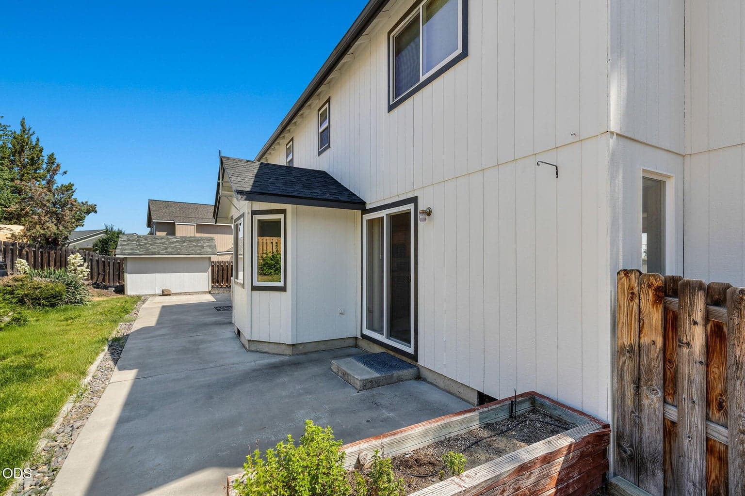 Photo of 3672 SW Volcano Avenue 9 of 38