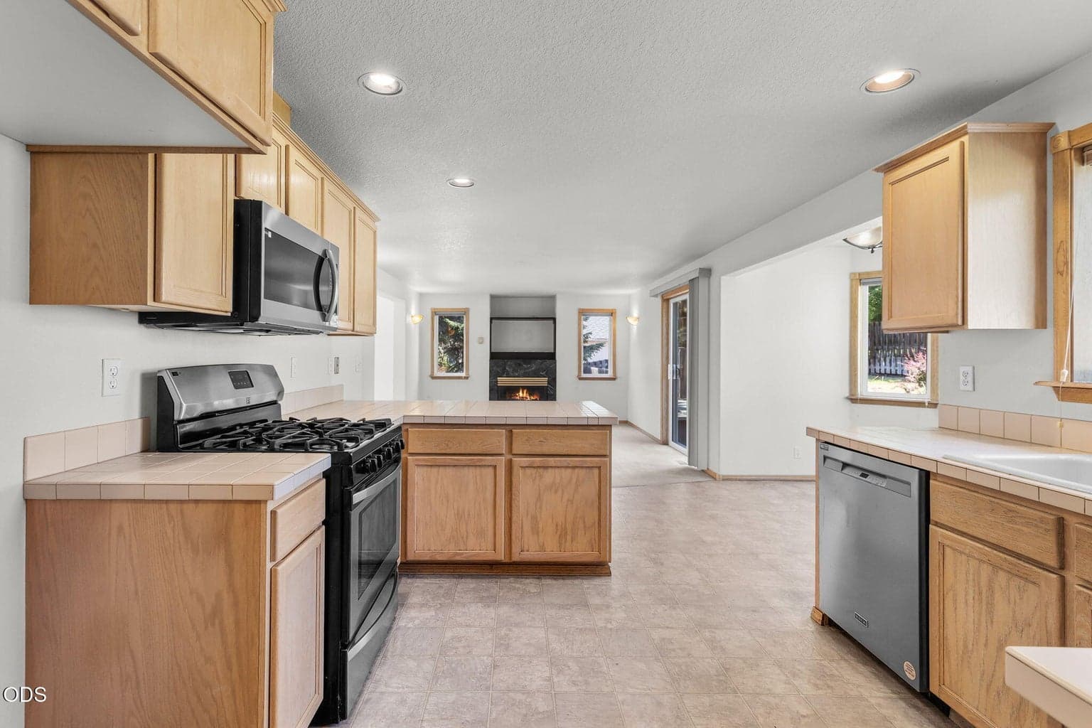 Photo of 3672 SW Volcano Avenue 26 of 38